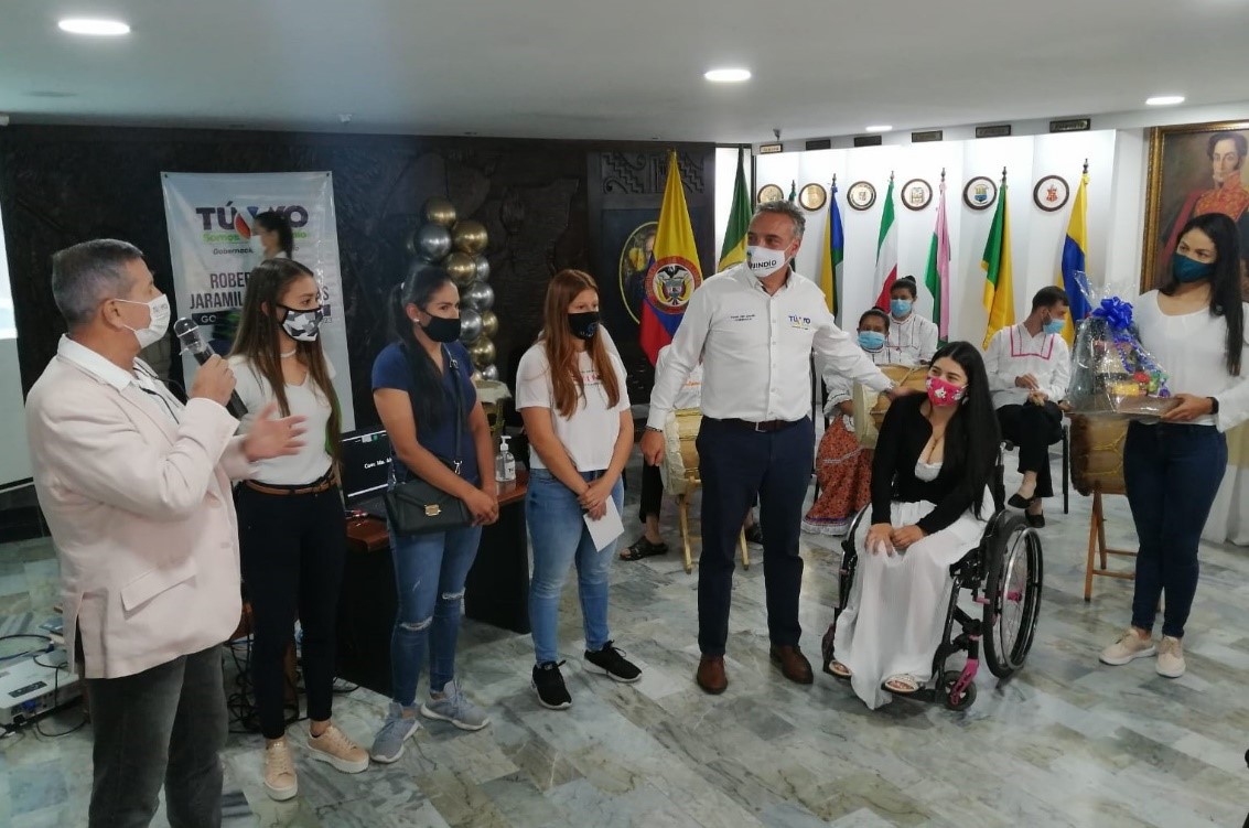 NOTINDEPORTES - GOBERNADOR DE LOS QUINDIANOS ES FELICITADO POR SUS DEPORTISTAS SALVAVIDAS.
