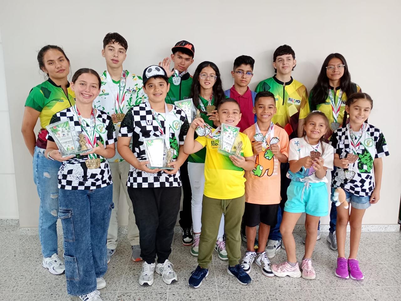 ¡RÉCORD! AJEDREZ QUINDIANO HIZO HISTORIA EN NACIONALES, POR PRIMERA VEZ GANÓ 21 MEDALLAS
