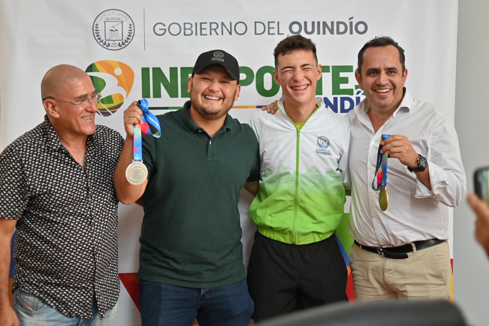 PATINADOR CAMPEÓN DEL MUNDO RECIBIÓ INCENTIVO ECONÓMICO DE LA GOBERNACIÓN E INDEPORTES QUINDÍO