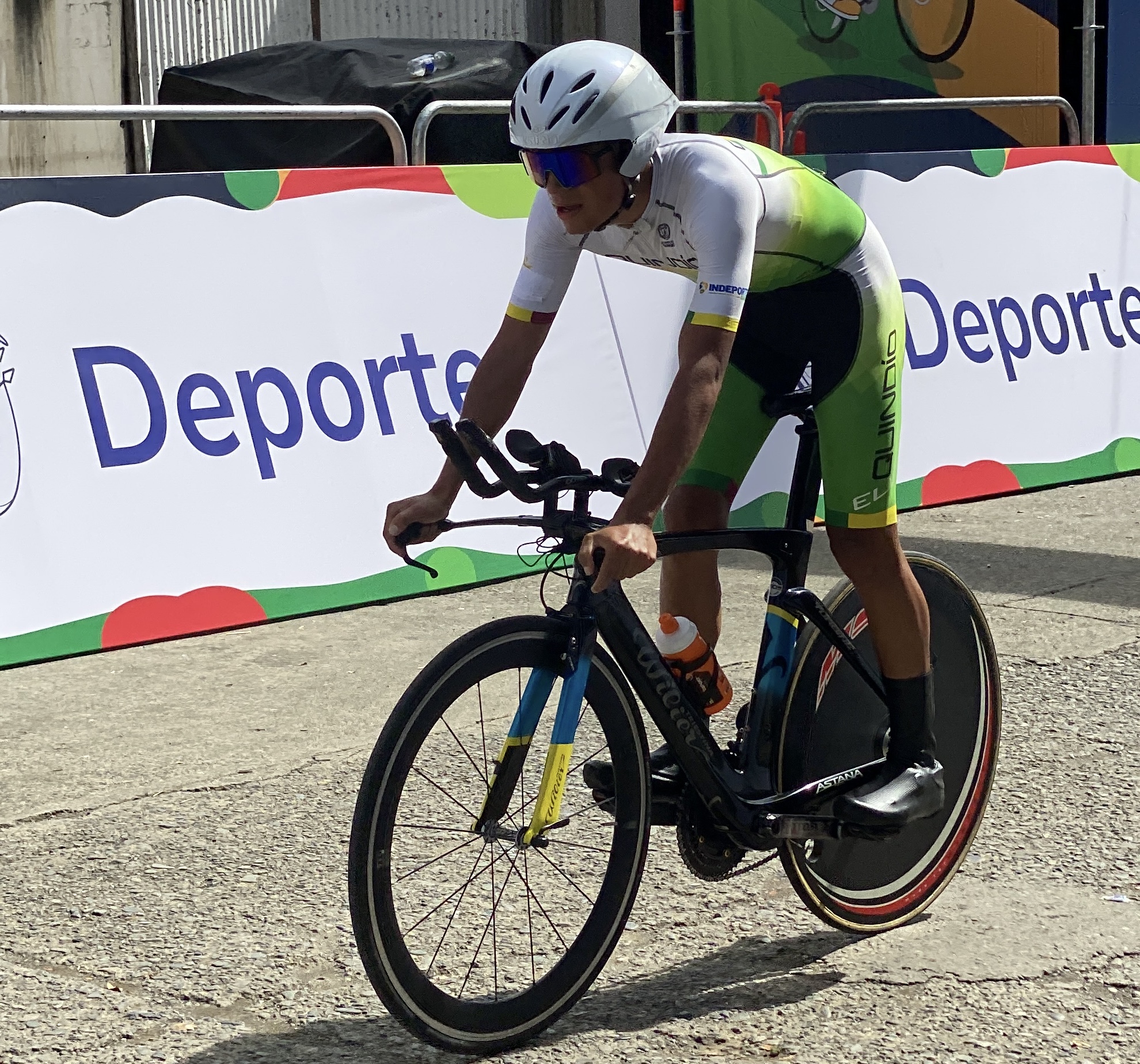 NUESTROS CICLISTAS DIERON SU MAYOR ESFUERZO EN LA CONTRARRELOJ DE LOS JUEGOS: NO HUBO MEDALLAS, PERO VAN POR LA RUTA