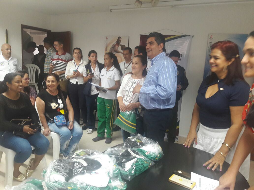 A LA ISLA DE SAN ANDRÉS VIAJAN ADULTOS MAYORES DEL QUINDÍO