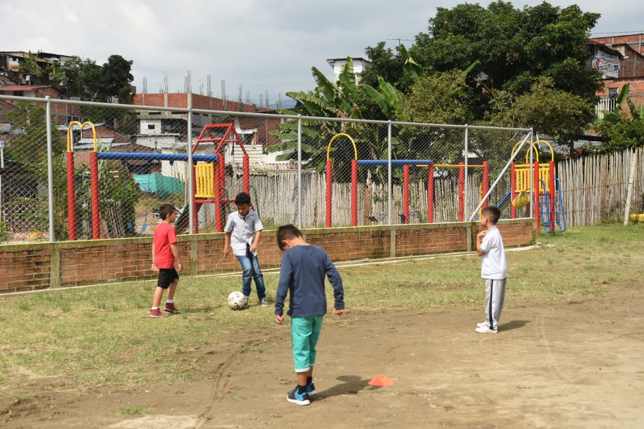 LA TRANSFORMACIÓN DEL ESCENARIO DEPORTIVO DEL BARRIO TIGREROS DE ARMENIA ES UNA REALIDAD GRACIAS A LOS TRABAJOS DE LA GOBERNACIÓN DEL QUINDÍO Y LA ALCALDÍA DE ARMENIA
