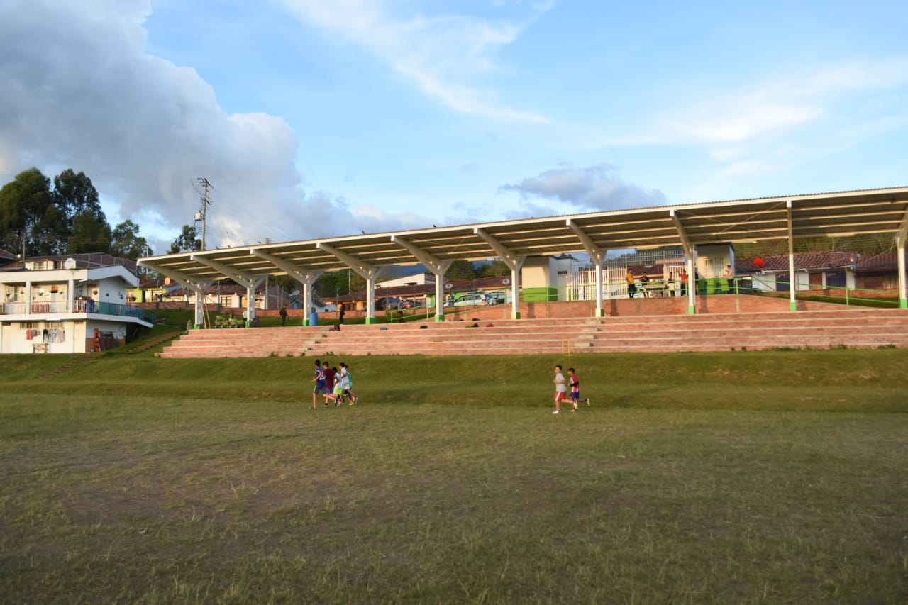 GOBERNACIÓN DEL QUINDÍO LE APUNTA A MEJOR CALIDAD DE VIDA DE LOS HABITANTES DE SALENTO CON INVERSIÓN EN ESCENARIOS DEPORTIVOS